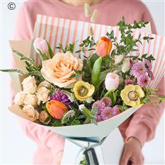 Spring Trending Lily Free Hand-tied