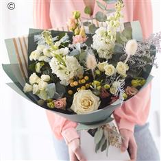 Large Winter Trending Hand-tied without Lilies